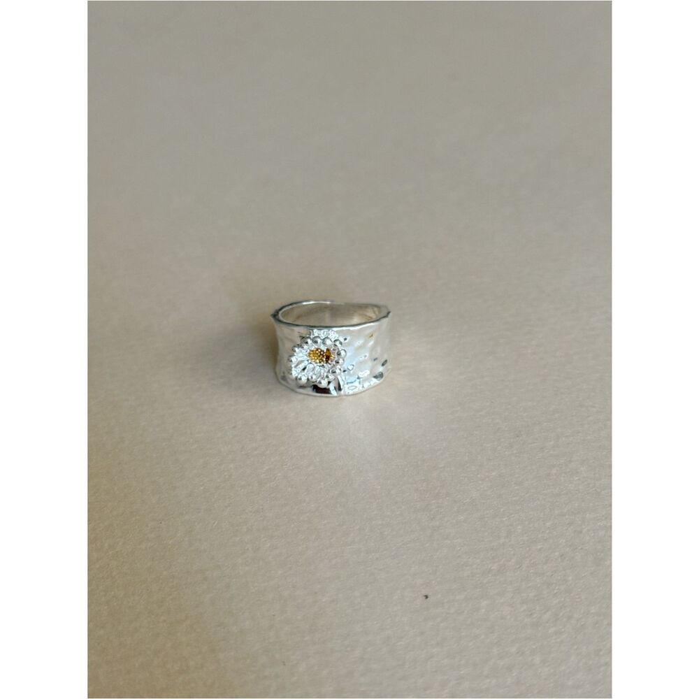 Daisy ring #2644 - Picture 2 of 4